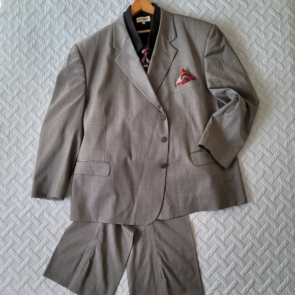 Vintage Oleg Cassini 2-Piece Silver Gray Suit, From The Cassini Gold Line - Picture 16 of 16